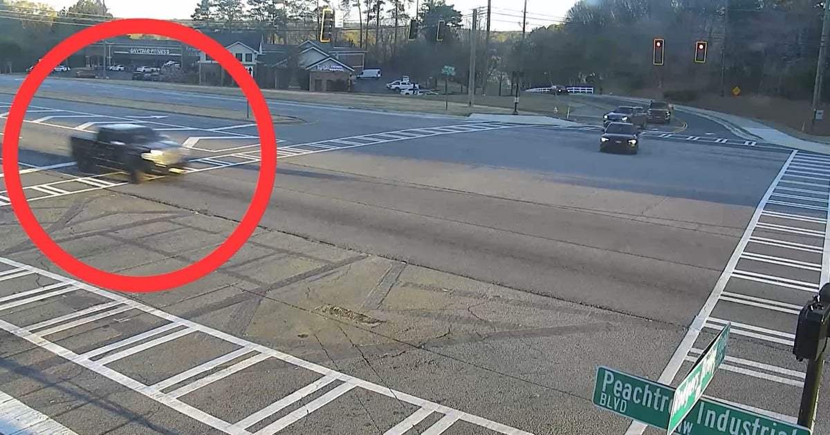 Driver runs red light in front of Duluth police officer, officials say ...