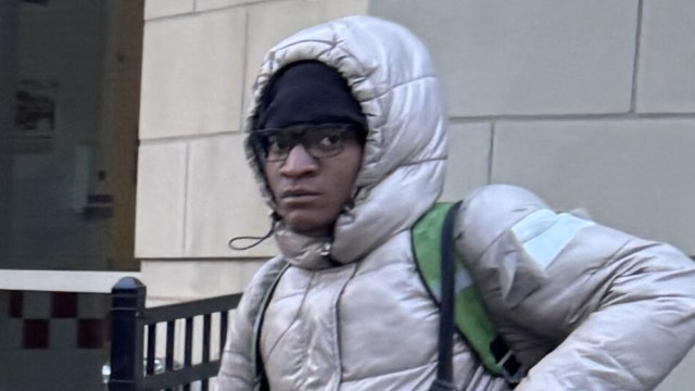 Police hunt for hammer-wielding suspect in Midtown window-smashing