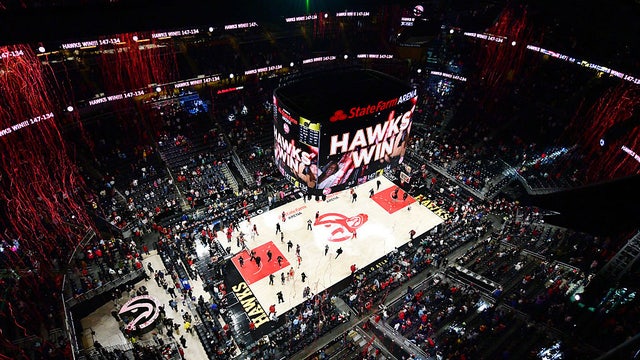 Video: Hawks fan wins $10K with half-court shot