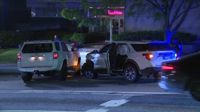 Pedestrian robbery sparks police chase and crash in Midtown Atlanta