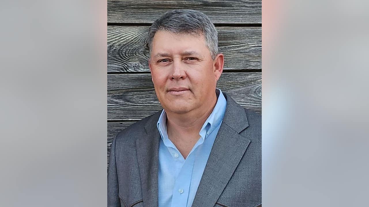 NW Georgia county commissioner charged with simple battery