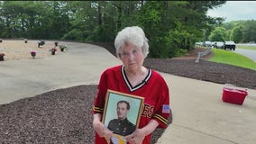 Widow honors fallen heroes with flowers at Georgia National Cemetery