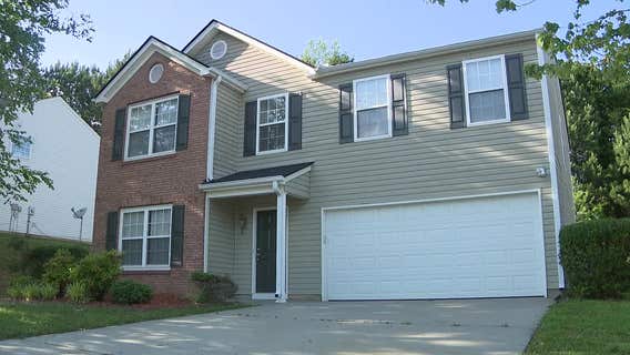 Tense confrontation: Homeowner wrestles armed squatter in rental property