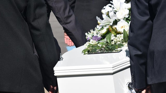 Woman claims Decatur mortuary put wrong body in casket
