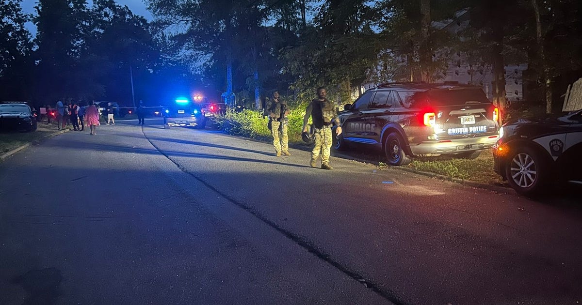 Update: Suspect dead after standoff with police in Griffin | FOX 5 Atlanta