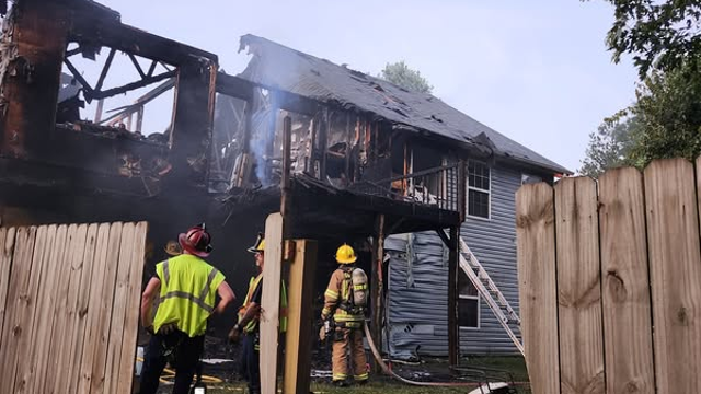 1 person dead, 3 pets killed in Snellville-area fire