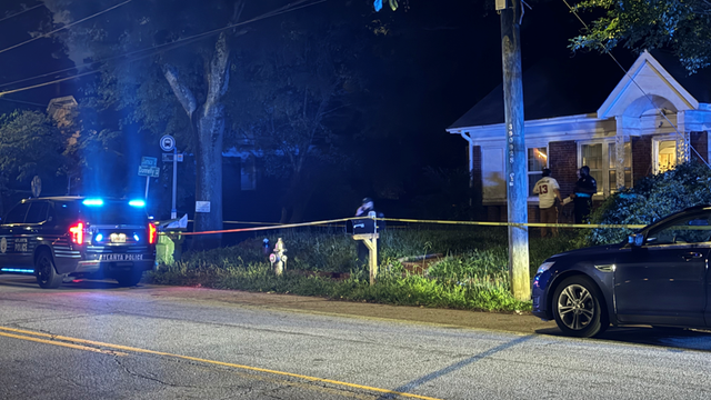 24-year-old shot in arm by someone outside SW Atlanta home, police say