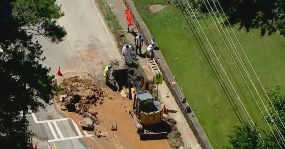 Crews repair water main break on Chamblee Dunwoody Road | FOX 5 Atlanta