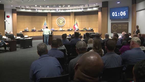 Democrats call for reversal of Cobb school board's changes to public comments