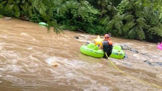 Helen firefighters rescue 7 tubers trapped in the Chattahoochee River