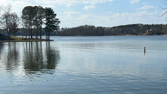 4-year-old girl critically injured after pontoon boat capsizes in Lake Oconee