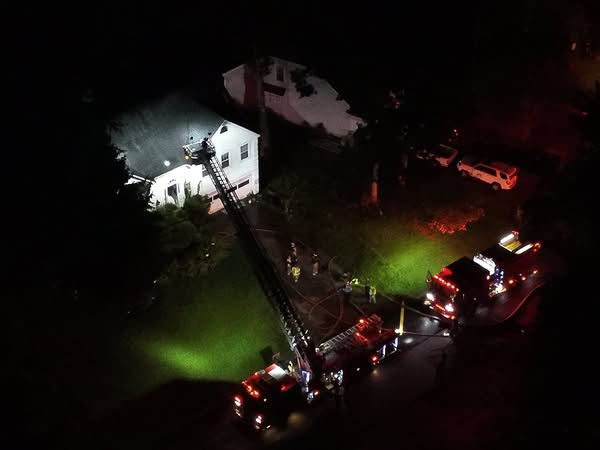 Roswell firefighters rescue pets from Taylor Oaks house fire