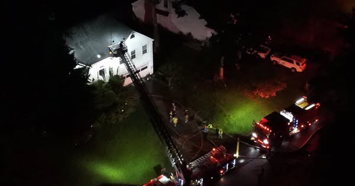 Roswell firefighters rescue pets from Taylor Oaks house fire | FOX 5 ...
