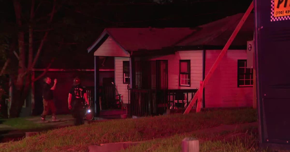Man hospitalized after fire at SW Atlanta rooming house | FOX 5 Atlanta