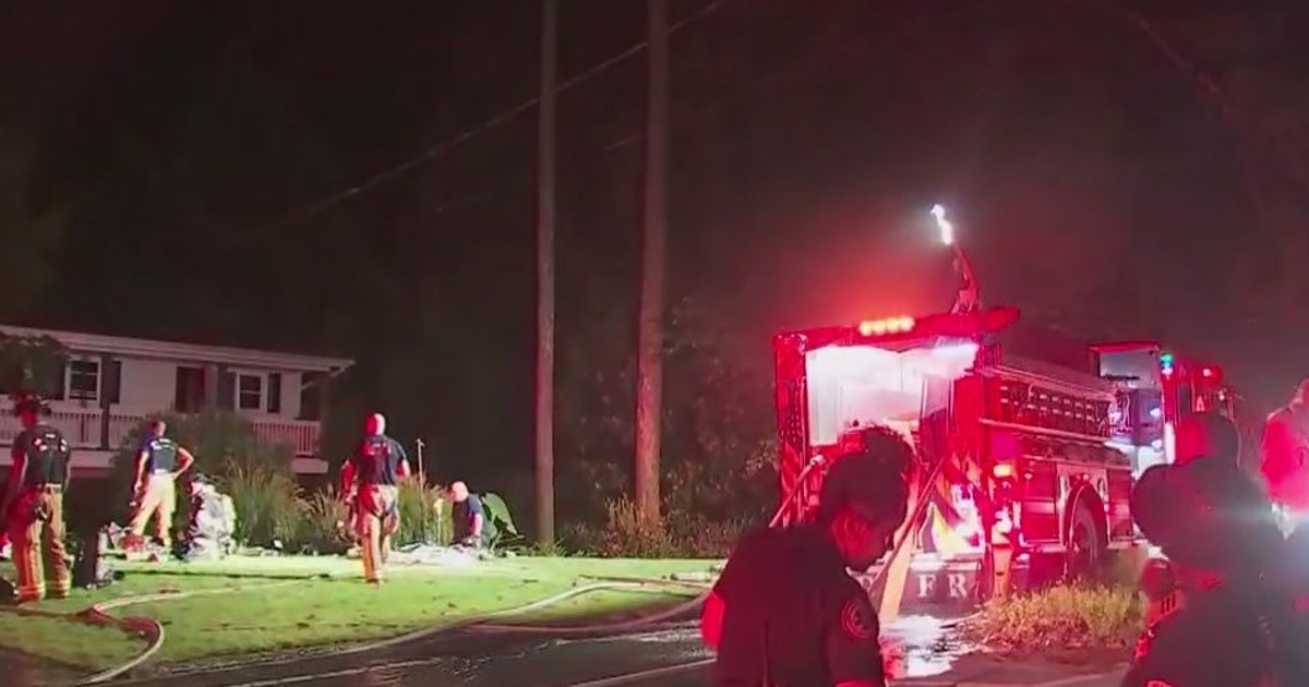 2 people escape early morning house fire in DeKalb County | FOX 5 Atlanta