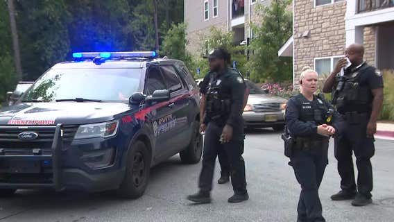 Man found shot in northwest Atlanta apartment complex