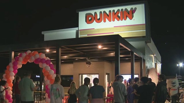 Dunkin' opens new Flowery Branch location with free coffee, donation