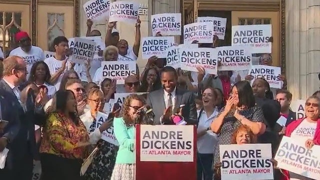 Atlanta Mayor Andre Dickens files re-election paperwork at City Hall