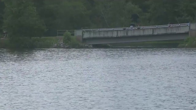 Mother, daughter rescued from Stone Mountain Lake