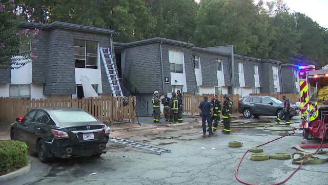 5 injured in Atlanta apartment fire