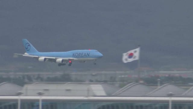 Plane carrying deported South Koreans arrives in Incheon