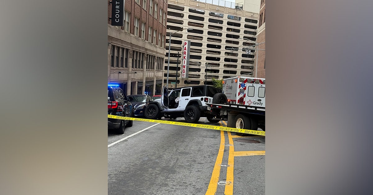 Car crashes into building in downtown Atlanta; driver detained | FOX 5 ...