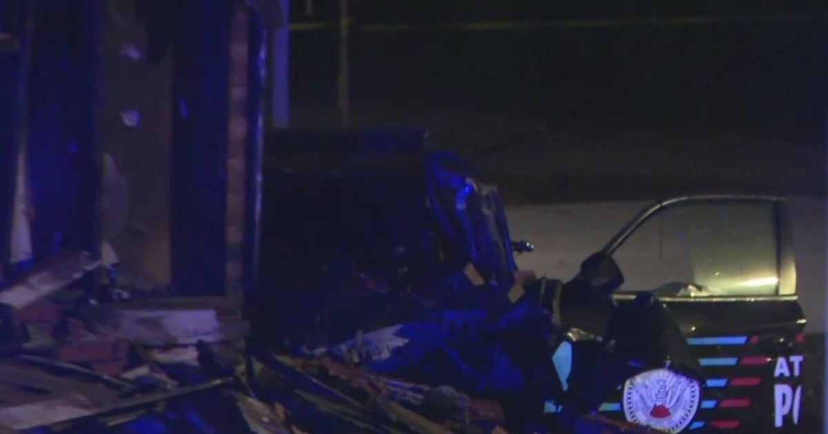 Neighbors rescue Atlanta police officer who crashed into home | FOX 5 ...