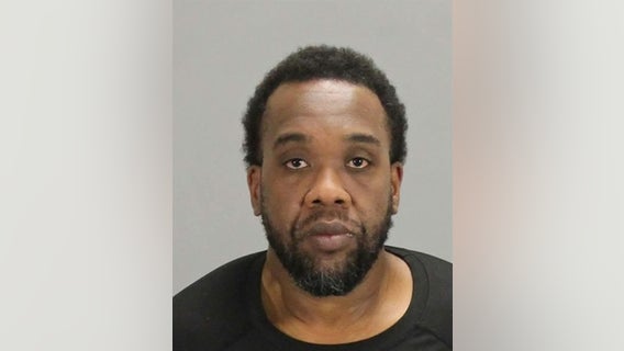 Clayton County jail officer accused of taking $10K, sneaking contraband inside