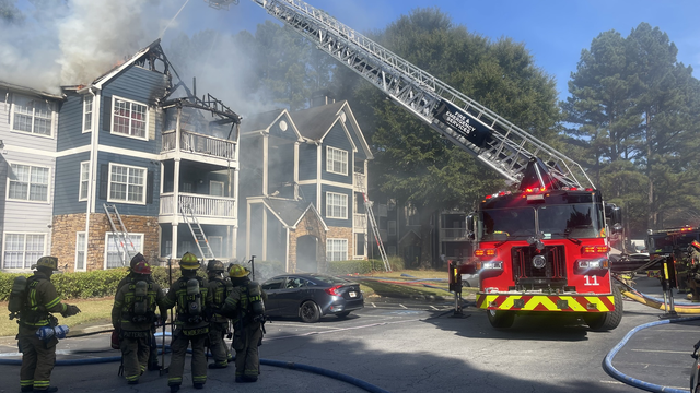 Norcross apartment fire displaces dozens of residents