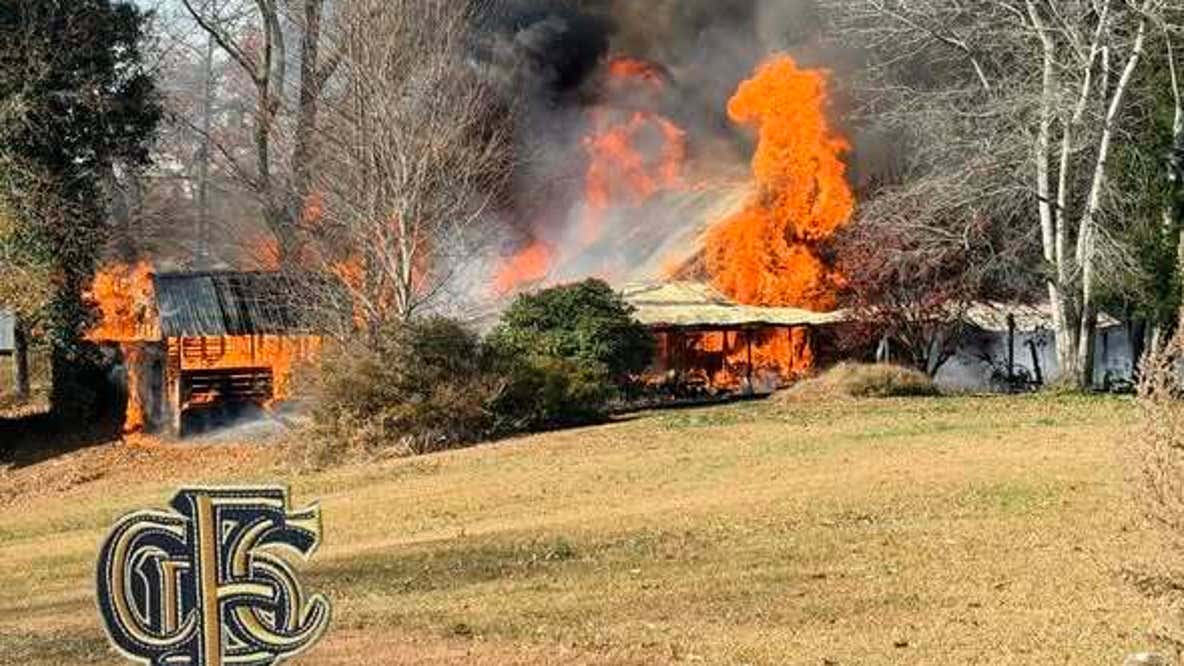 Fast-moving fire destroys multiple homes in Stephens County