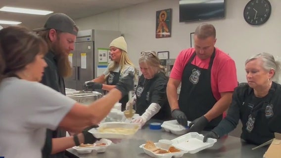 Local nonprofit delivers Thanksgiving meals to officers in Cobb County