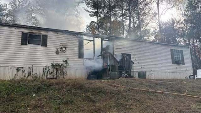 Firefighters battle wind, cold to contain Yellow Creek house fire