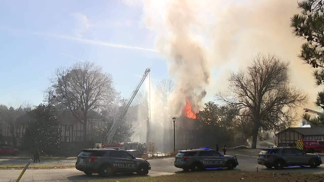 Massive fire tears through  Camelot Condominiums in South Fulton