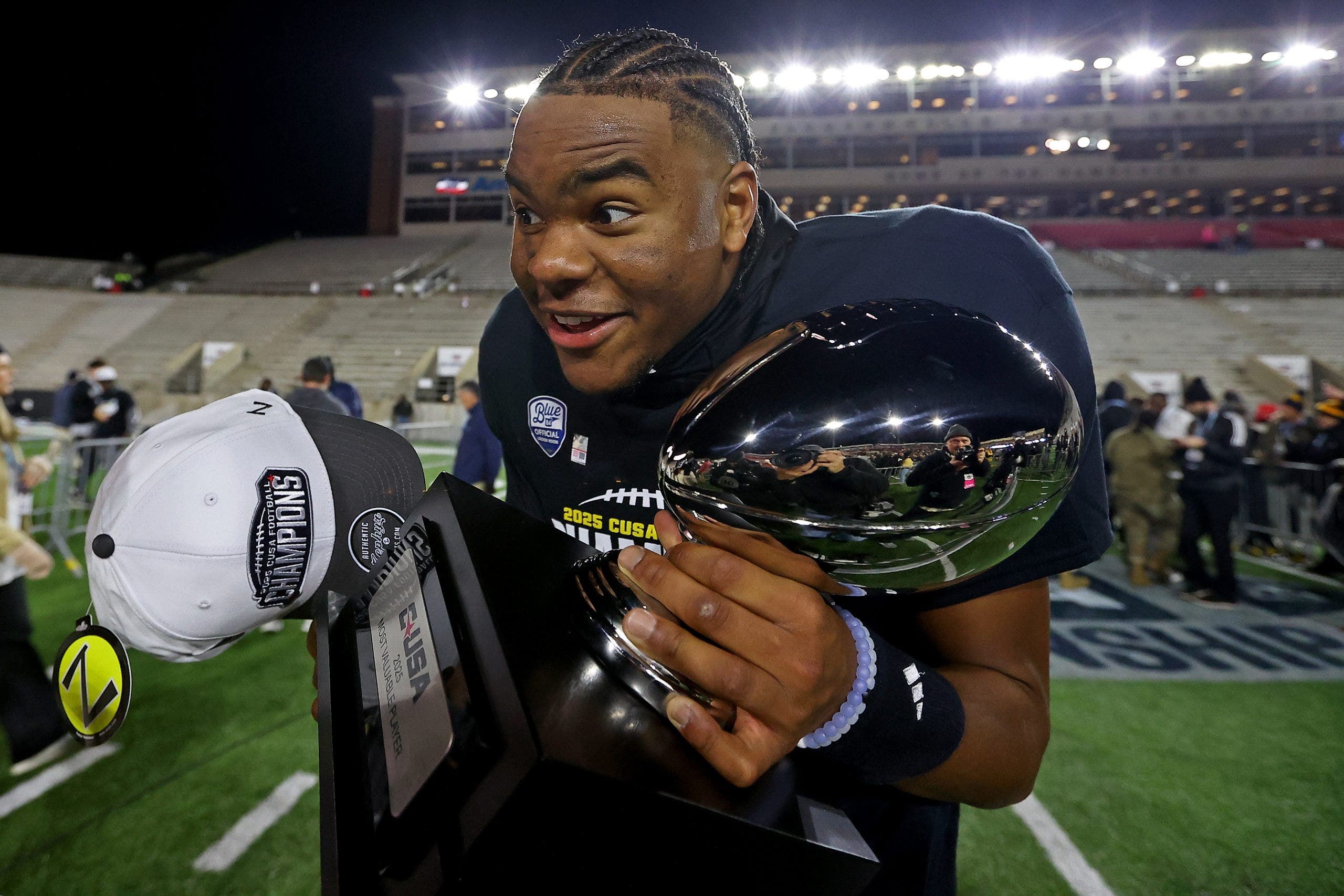 Kennesaw State stuns Jacksonville State with last-minute touchdown to win CUSA title