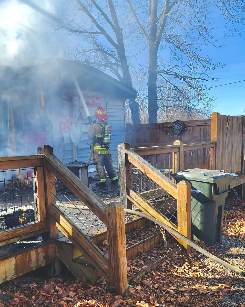 Firefighters save cat from smoke-filled Cabin Creek home in White County