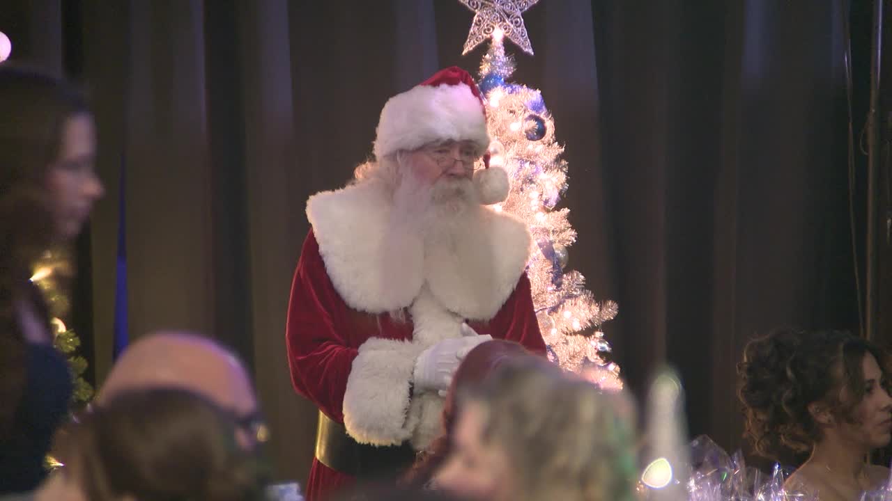 Blue Thanksgiving gala raises funds to help officers in crisis