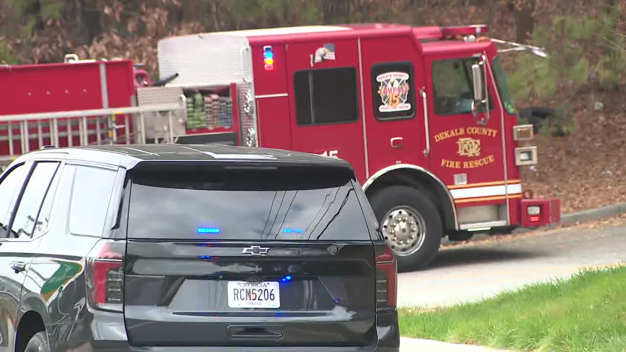 Two pilots survive small plane crash in Doraville in a 'Christmas miracle'