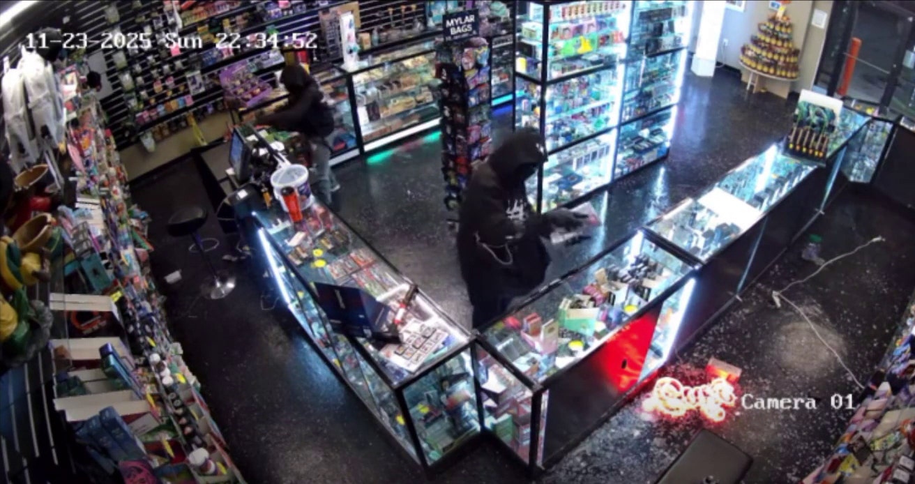 Sledgehammer used in smash-and-grab at Georgia vape shop, police say