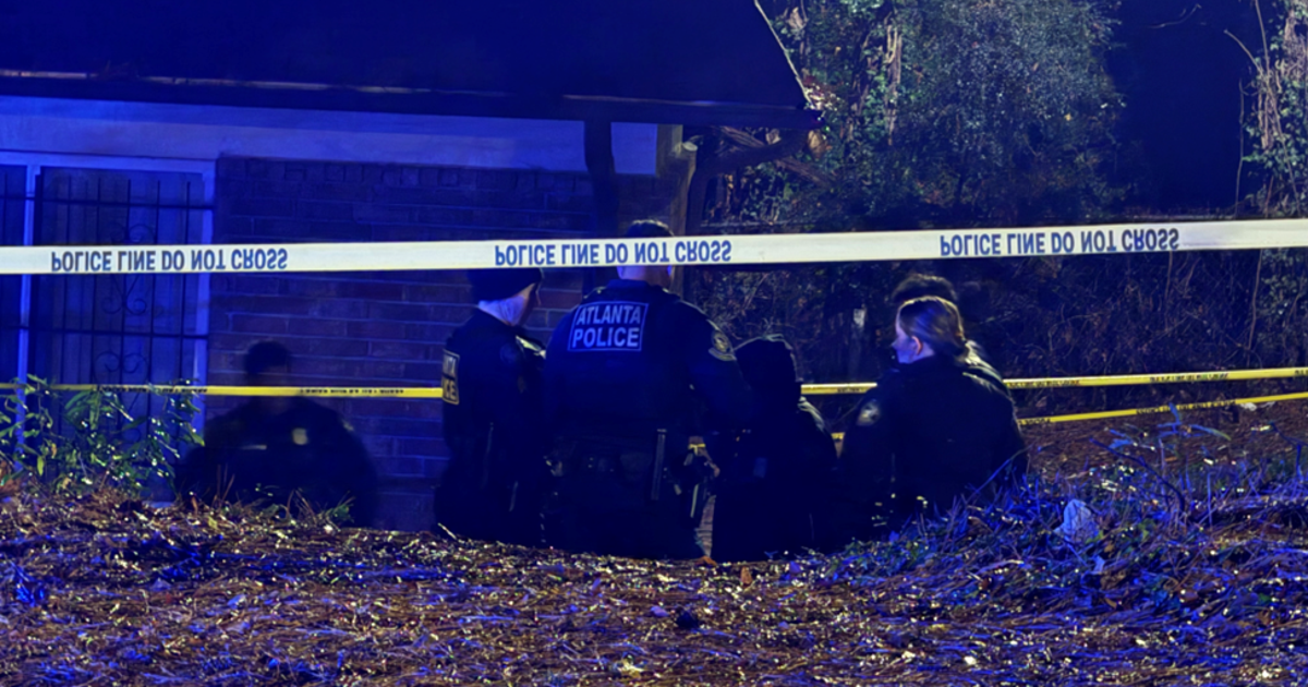 Man shot in neck at SW Atlanta apartment complex | FOX 5 Atlanta