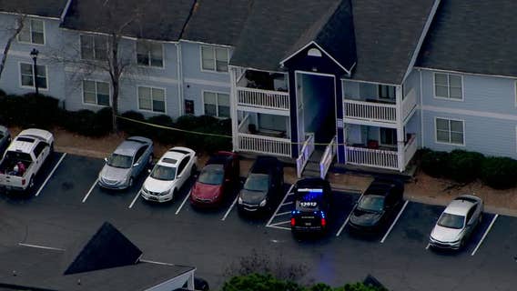 2 victims shot in leg shortly after arriving at Creste Drive apartments