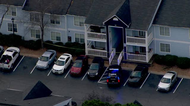 2 victims shot in leg shortly after arriving at Creste Drive apartments