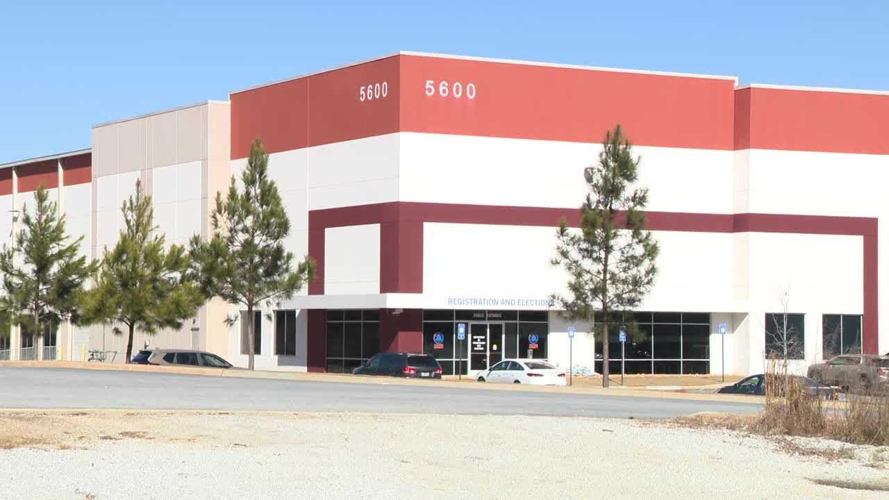 Sen. Warnock, colleagues demand answers following FBI Fulton County raid