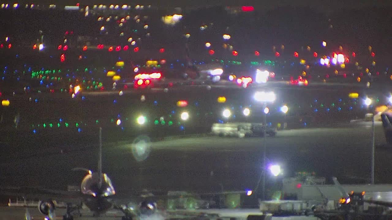 Emergency crews swarm plane after dramatic landing at Atlanta’s airport
