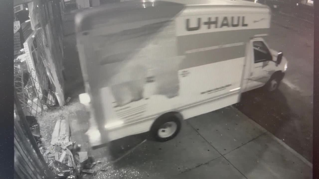 Burglars use U-Haul to smash into Decatur beauty supply store