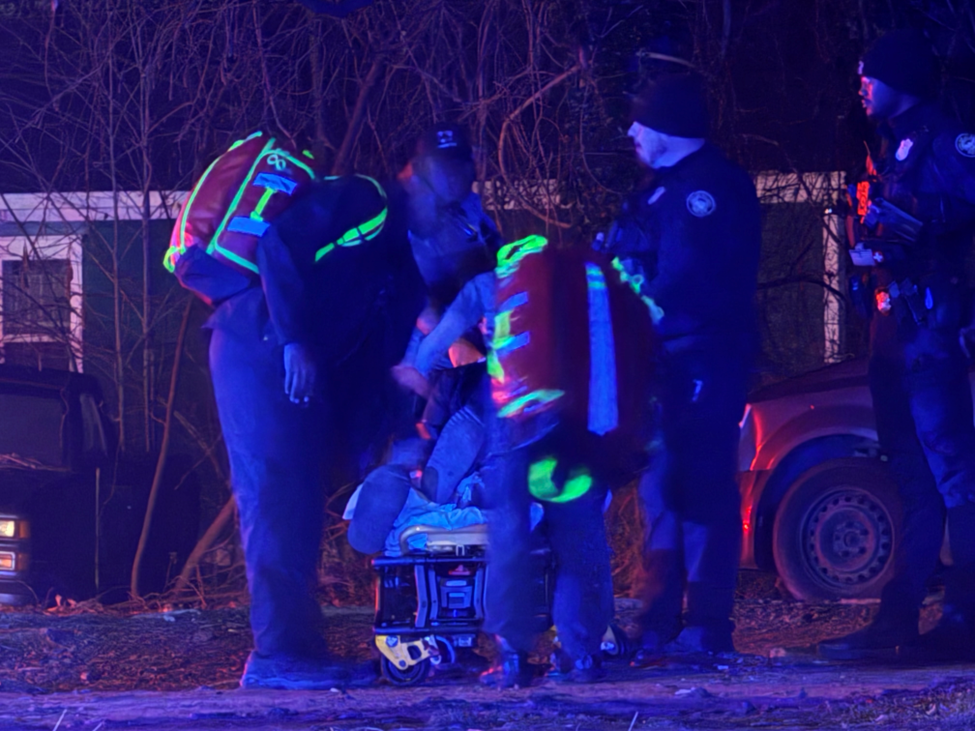 Man shot in neck on Jonesboro Road, police looking for shooter