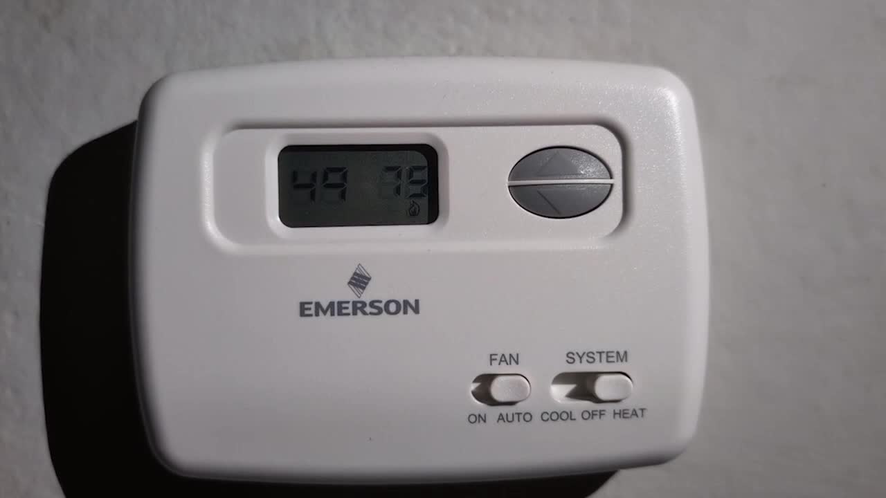 'It’s freezing': Norcross Crossing residents demand answers as families left without heat