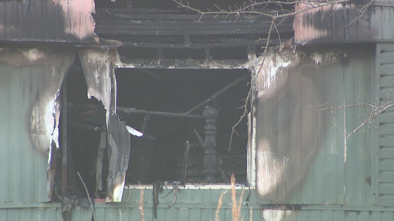 2 dead in Bowdon house fire despite daring rescue attempt by firefighters