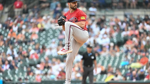 Tyler Kinley returns to Braves in $3M deal