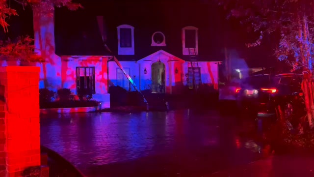 Crews respond to Atlanta house fire amid icy conditions