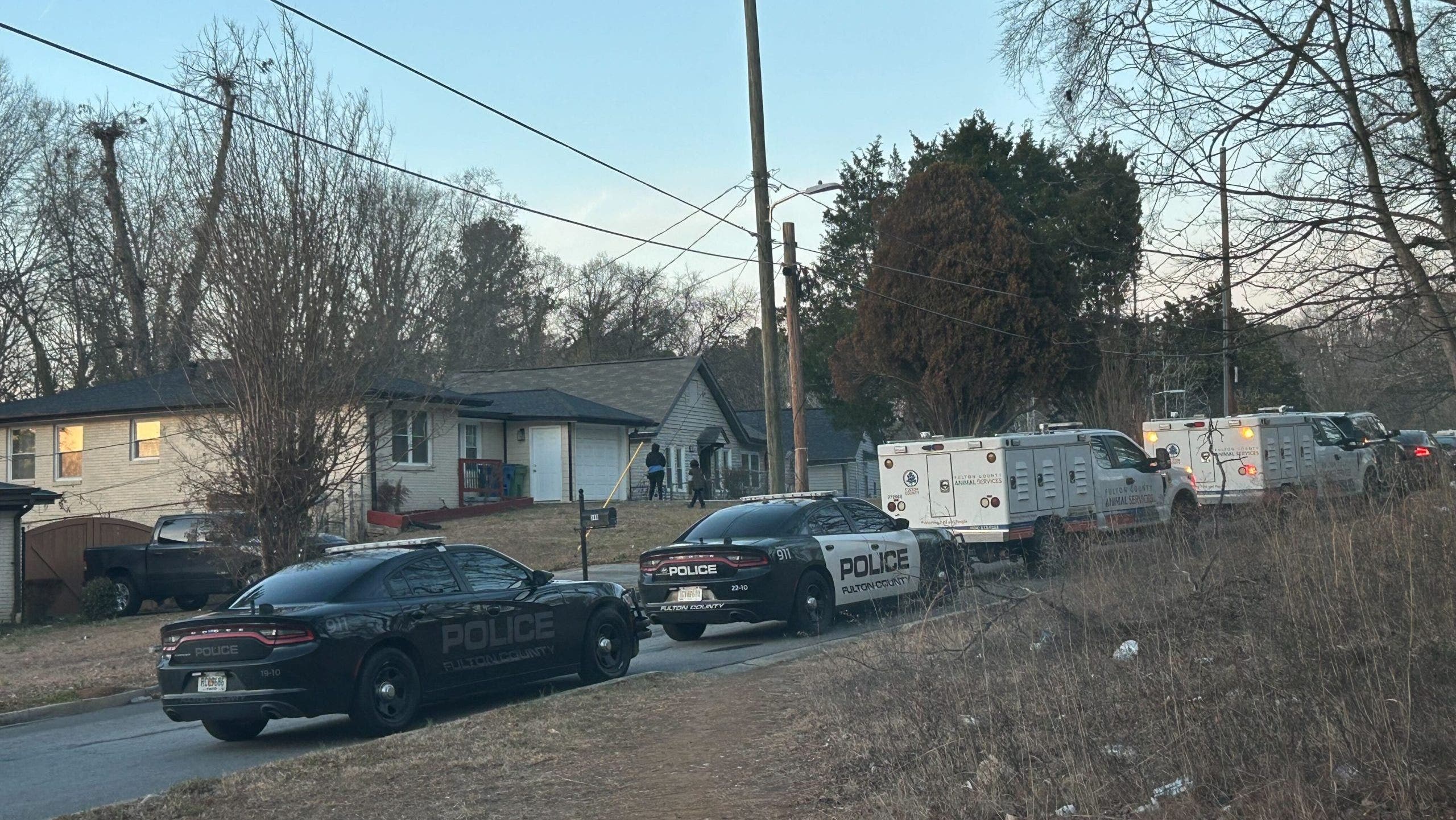 Fulton County man arrested after SWAT standoff over alleged dog beheading